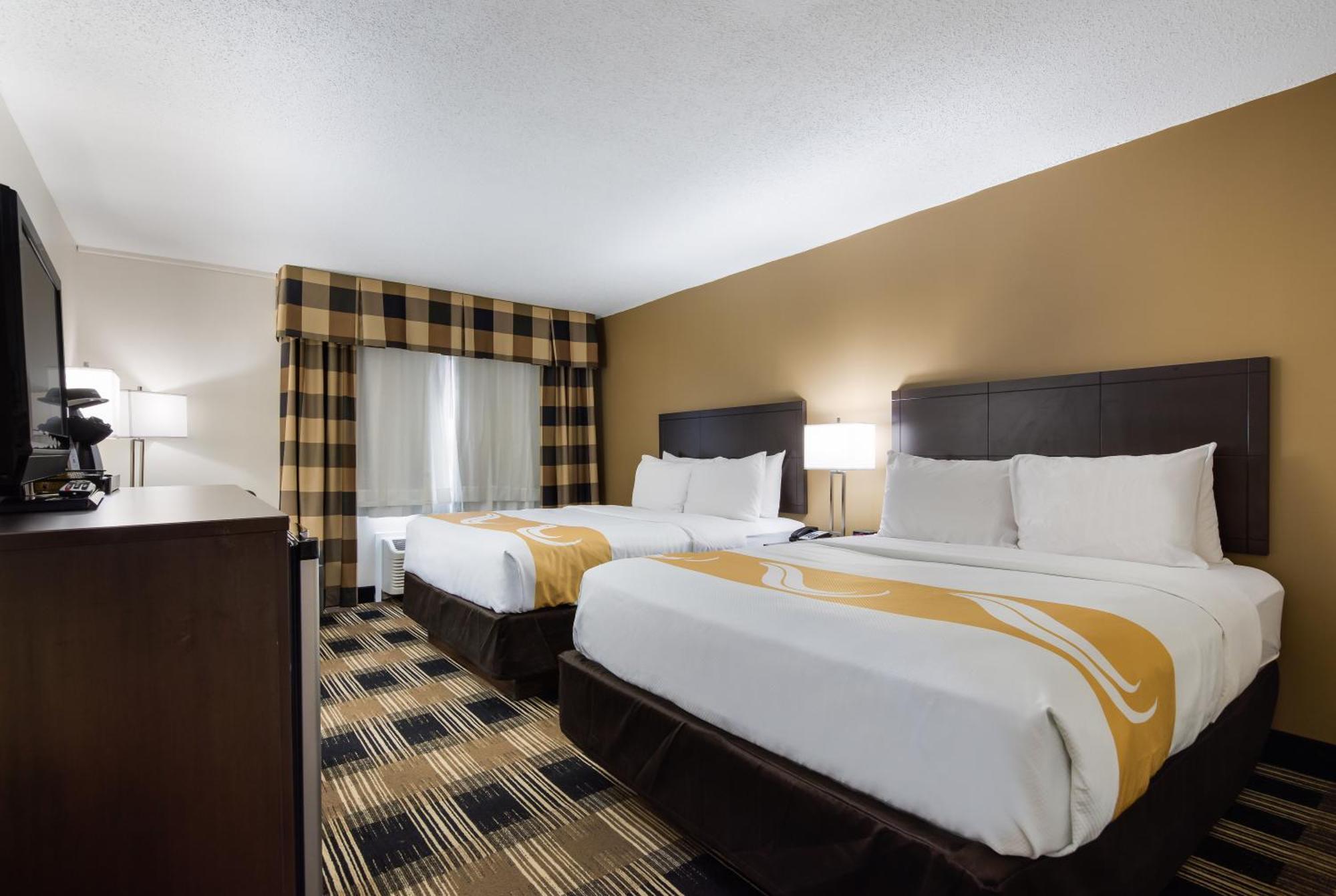 Queen Room with Roll-In Shower - Accessible/Non-Smoking,1132114917:JPEG